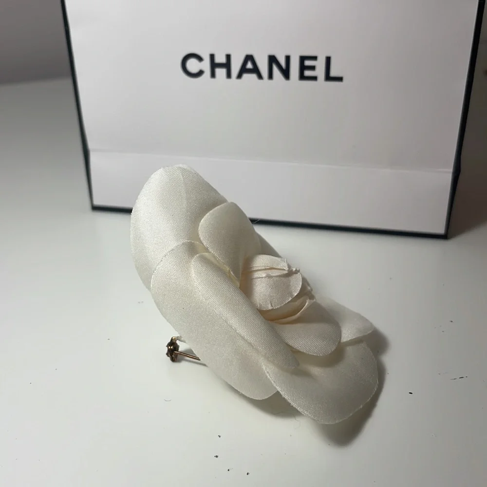 AUTHENTIC Chanel Pin Brooch satin flower - Picture 4 of 11